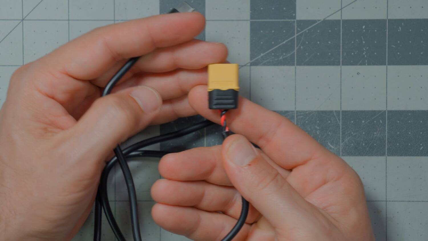 A USB-C to XT60 power cable