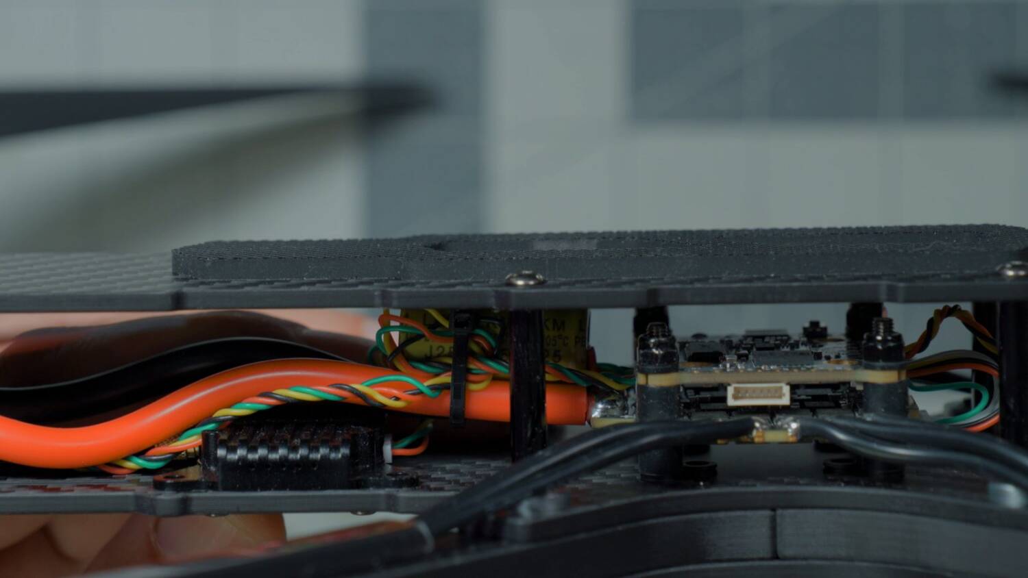Neatly dressed wiring, with the capacitor zip-tied to the XT60