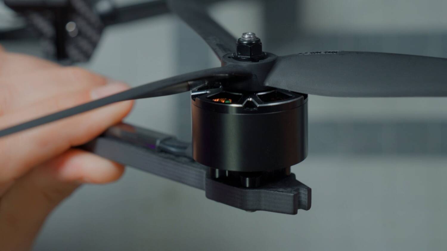 A 3115 900KV motor