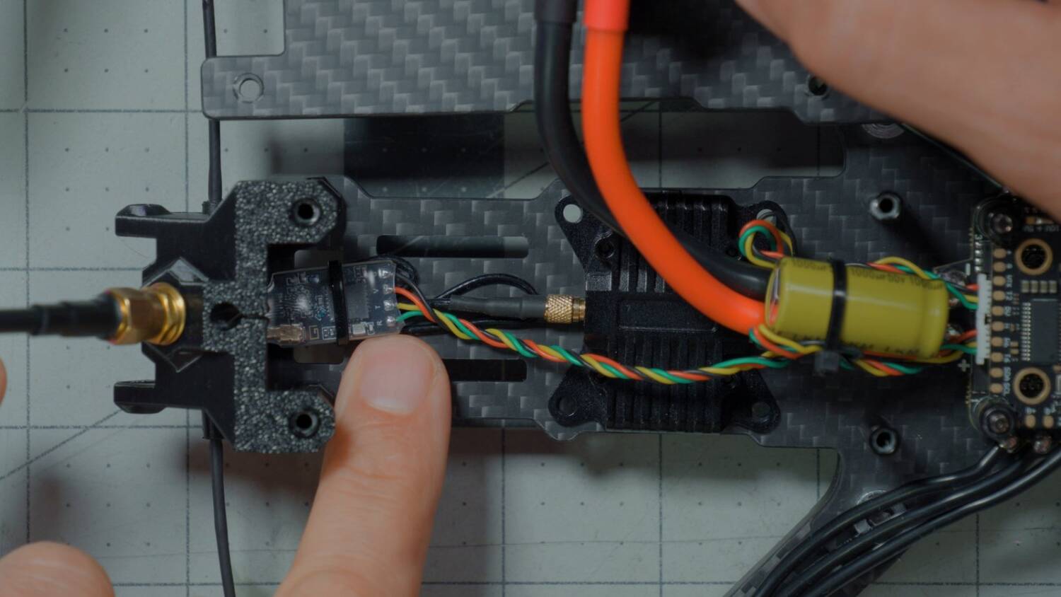 The MMCX cable running to the SMA, under the receiver