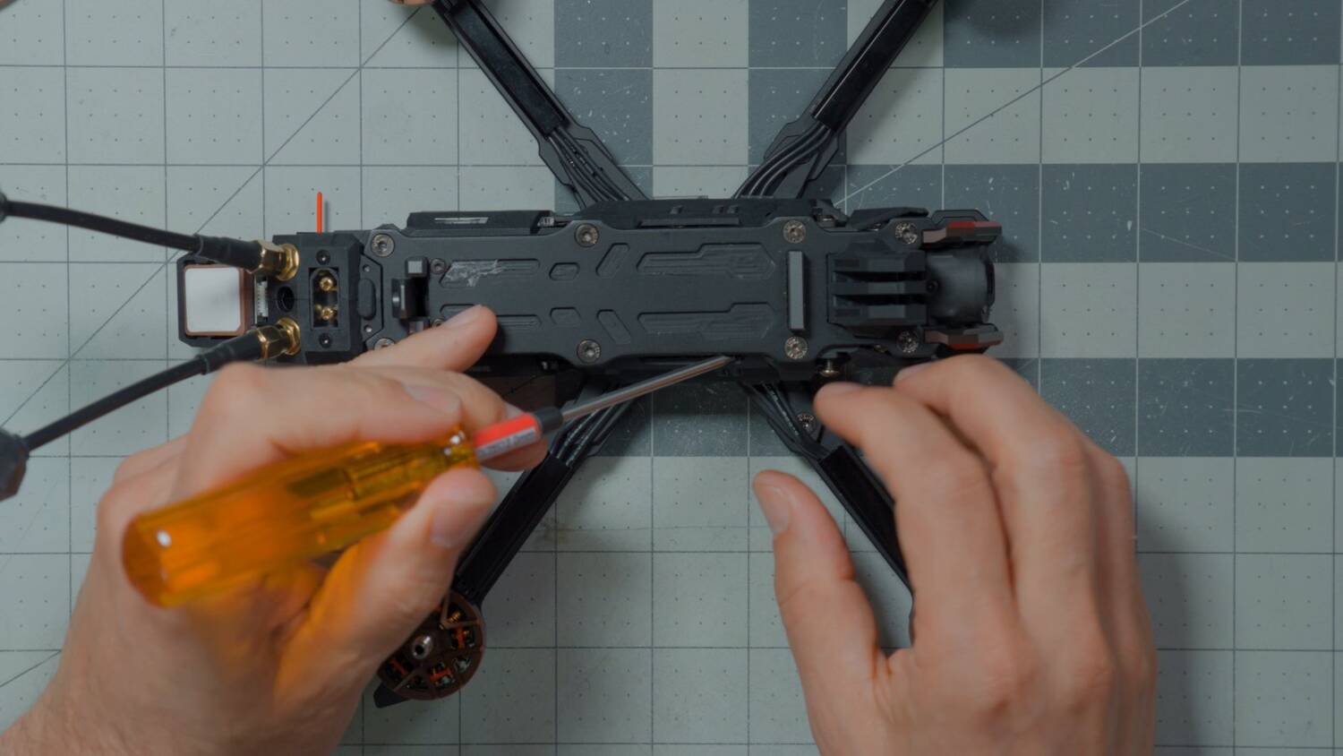 Removing the single side plate screw