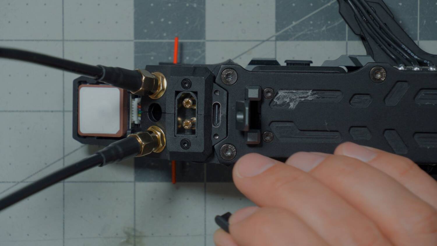 The remote-mounted USB port next to the XT60