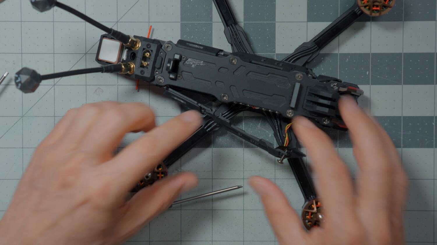 The Vertex 5 with a side plate removed
