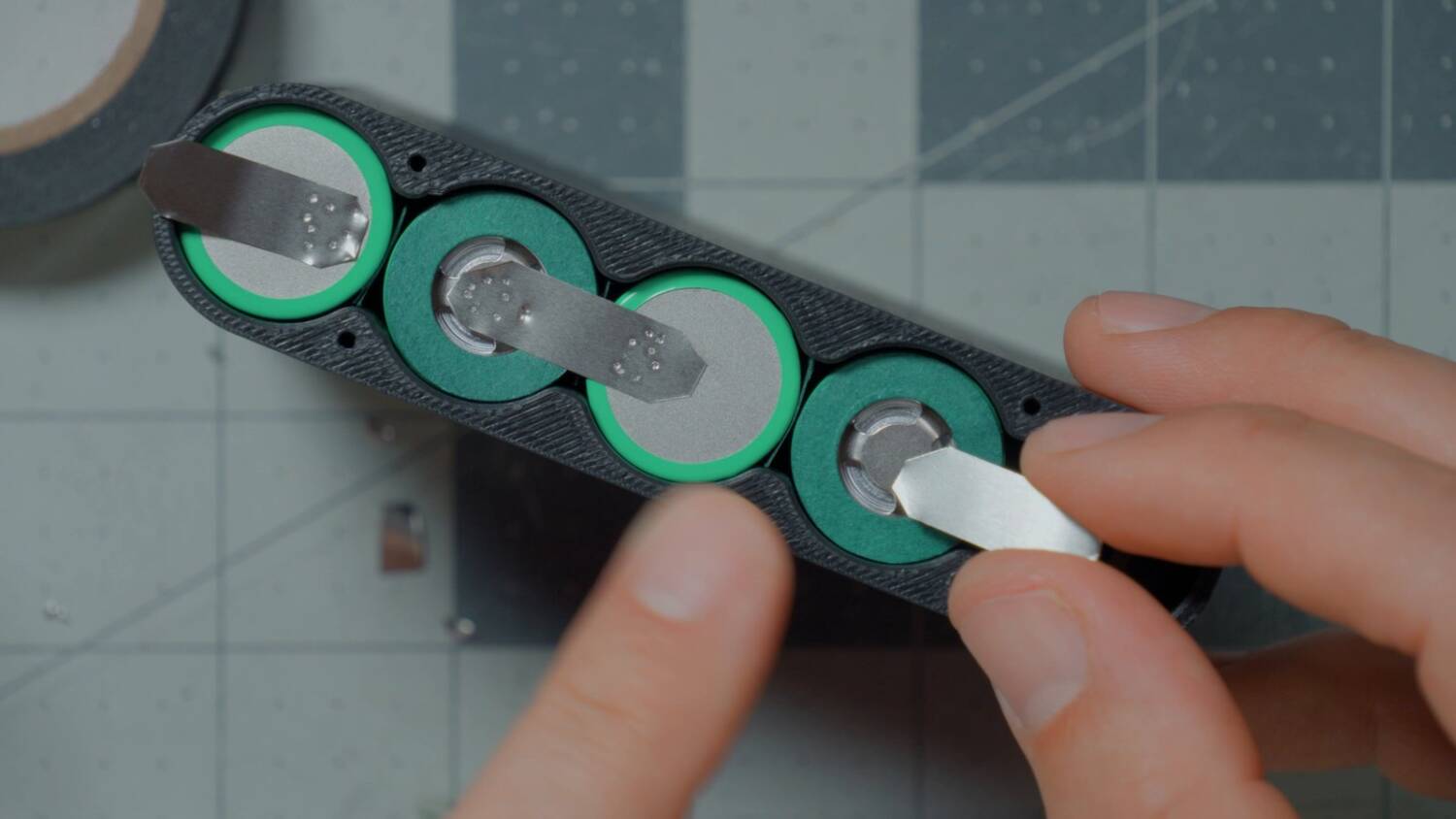 Short nickel strip welded to the pack's main terminal