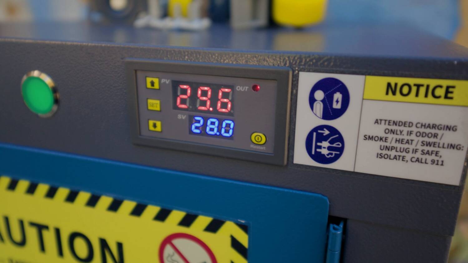 The temperature controller reading 29.6°C